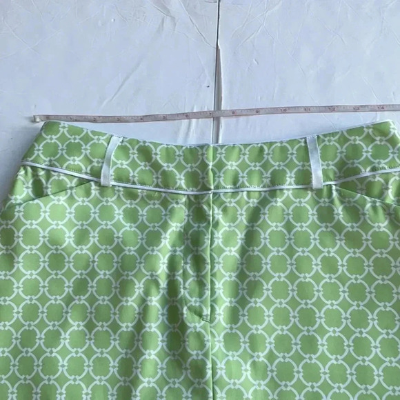 Tail golf skort, skirt w/ attached shorts, lime green & white print. Size 4 - Picture 3 of 10